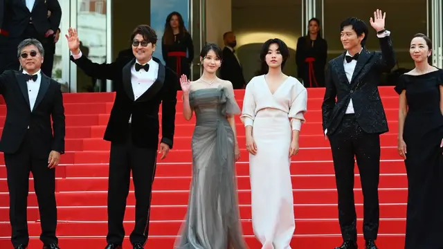 IU Tampil Elegan di Festival Film Cannes dengan Gaun Tulle dan Perhiasan Mewah Senilai Rp1,6 M