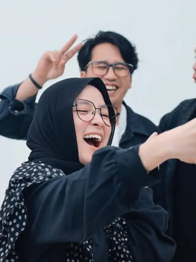 Nissa Sabyan dan Ayus