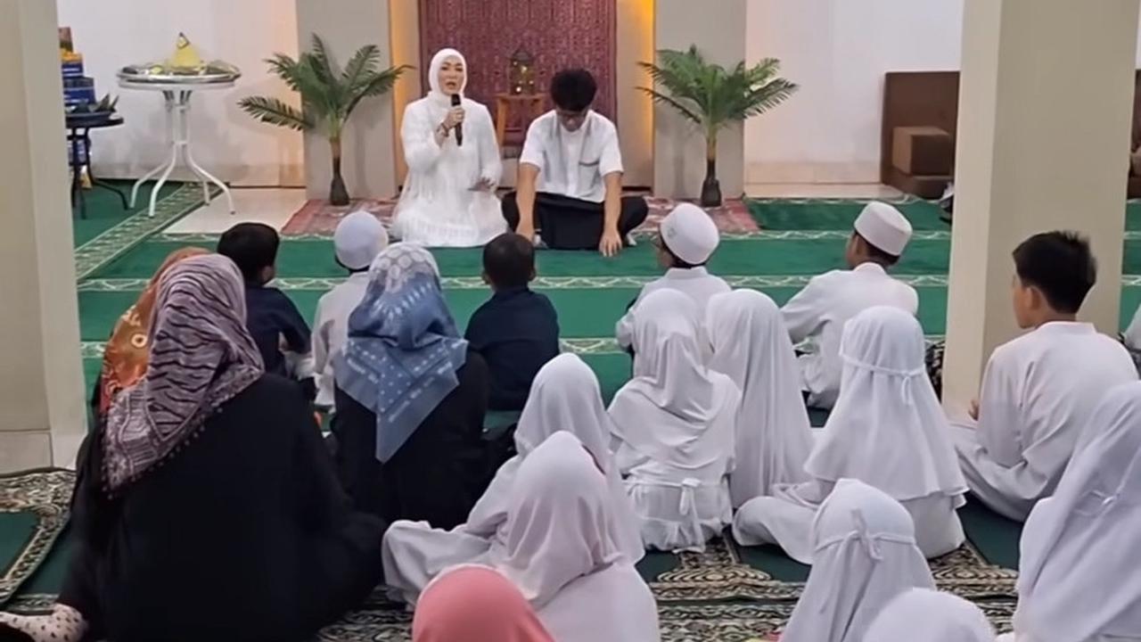 Tak ketinggalan, Angelina Sondakh menyampaikan doa terbaik untuk putranya yang baru bertambah usia, menambahkan makna pada perayaan ulang tahun Keanu Massaid.<br><br>