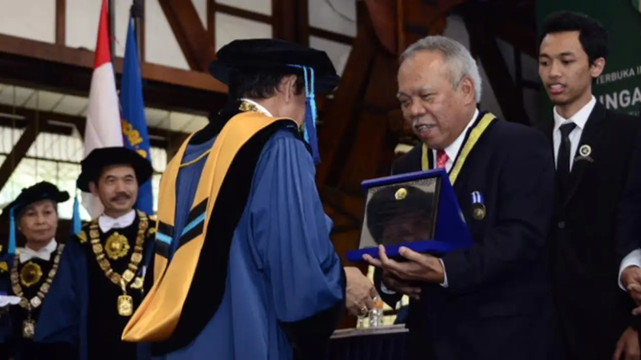 Tiga Menteri Kabinet Kerja Jokowi Terima Penghargaan dari ITB