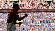 Penyerang Manchester United, Zlatan Ibrahimovic merayakan golnya ke gawang Leicester City pada ajang Community Shield  di Stadion Wembley (7/8/2016) (Reuters/Eddie Keogh)
