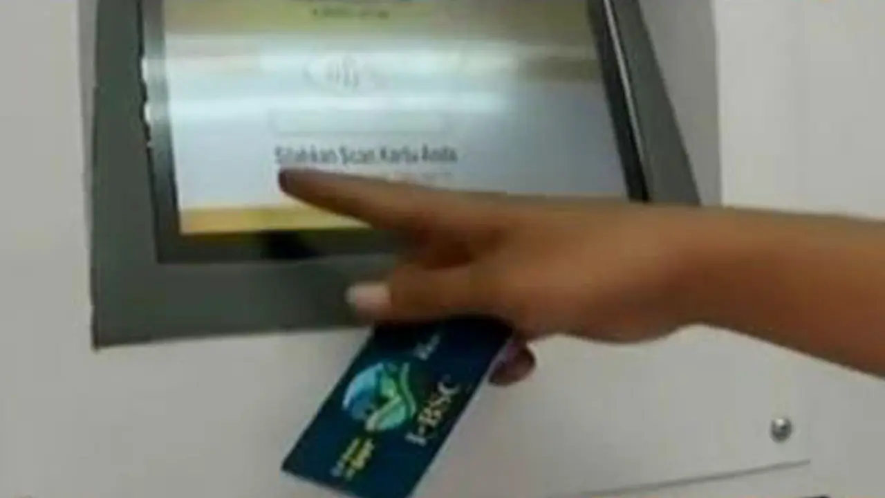  Mahasiswa dan Dosen UPI Padang Ciptakan ATM Sampah