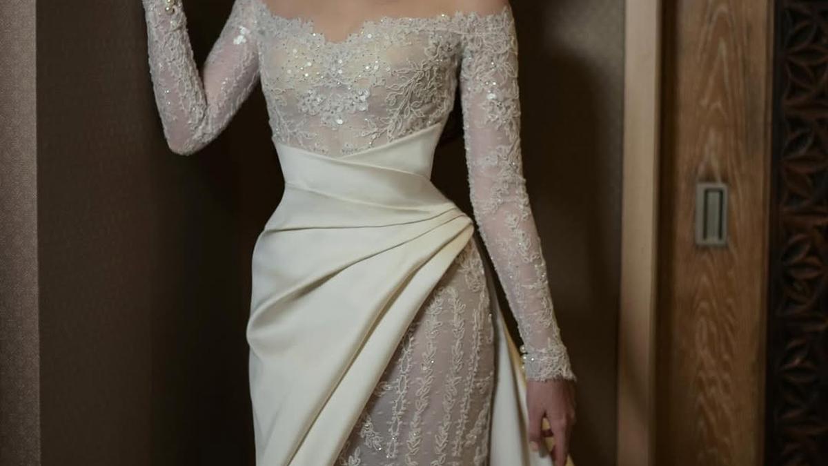 Detail Busana Pengantin Haviza Devi Anjani di Malam Resepsi, Ada Bordir Penuh Makna pada Veil
