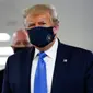 Presiden AS Donald Trump memakai masker di depan publik untuk pertama kalinya (AP PHOTO / Patrick Semansky)
