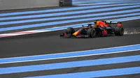 Pembalap Red Bull, Max Verstappen melakukan sesi kualifikasi di Sirkuit Paul-Ricard di Le Castellet, Prancis Selatan pada 19 Juni 2021, menjelang Grand Prix Formula Satu Prancis. (AFP/Nicolas Tucat)