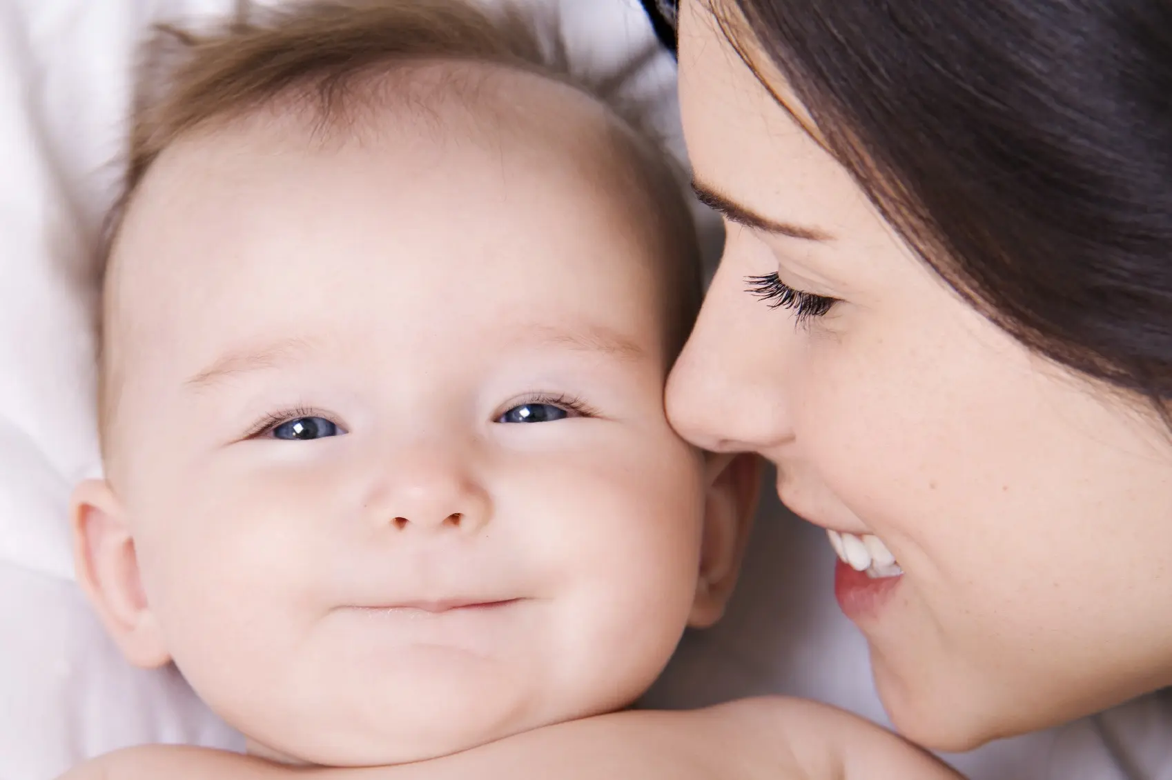 Sentuhan orangtua ternyata memengaruhi tumbuh kembang bayi. (Sumber Foto: salemweb.net)
