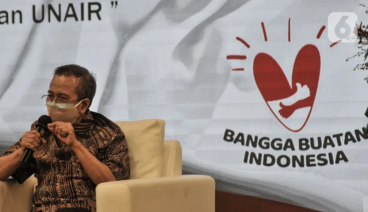 Anggota Tim KOMNAS Penilai Obat dan Tim Ahli Anwar Santoso memberikan keterangan saat konferensi pers terkait hasil uji klinis obat untuk Covid-19 dari Universitas Airlangga (UNAIR) di Kantor BPOM, Jakarta, Rabu (19/8/2020). (merdeka.com/Iqbal S. Nugroho)