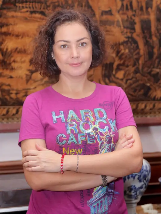 "Film ini kalau boleh saya bilang sesuatu yang baru. Horornya ini berkualitas dan ada cerita dramanya saya baca sedih. Ada beberapa yang sedih," kata Roweina di Khasanti Resto, Kota Depok, Jawa Barat, Selasa (21/6). (Andy Masela/Bintang.com)