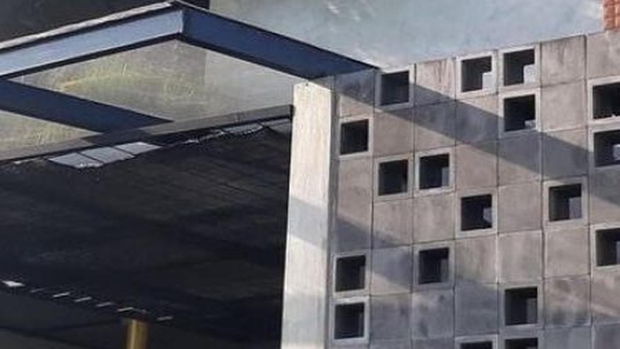 Rumah Modern Tropis Gaya Industrial