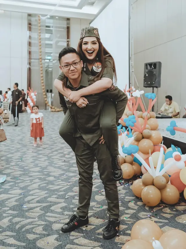 [Bintang] Ashanty dan Azriel