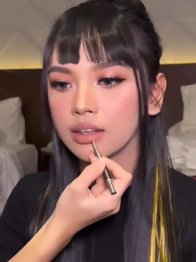 Tutorial Lipstik Lyodra oleh Fauzia Hanum (Instagram/fauziaahanum)