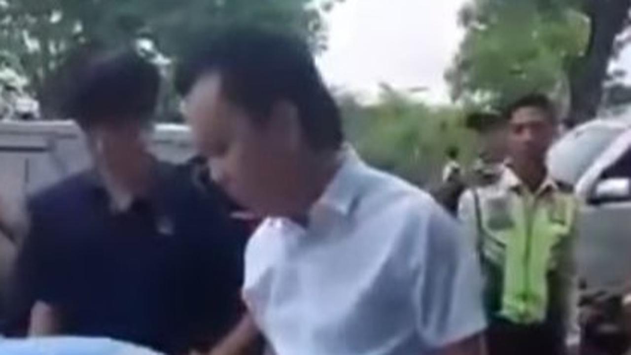 Usai Paksa Siswa Sujud dan Menggonggong, Ivan Menangis dan Minta Maaf