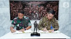 (ki-ka) Gubernur Akademi Militer Brigjen TNI Legowo WR Jatmiko dan Direktur Consumer and Commercial Lending Bank BTN Hirwandi Gafar saat penandatangan perjanjian nota kesepahaman di Akademi Militer, Magelang, Jawa Tengah Selasa (11/01/2022). (Liputan6.com/HO/BTN)