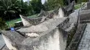 Sejumlah makam terlihat di kompleks pemakaman Raja Bulonggodu atau Blongkod di Desa Dunggala, Tapa, Bone Bolango, Gorontalo, Sabtu (18/5/2019). Struktur beberapa makam di kompleks ini dibangun menggunakan batu karang dengan bentuk pagar menyerupai mahkota. (Liputan6.com/Arfandi Ibrahim)