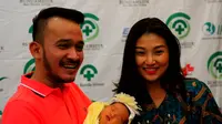 Ruben Onsu dan Sarwendah bersama putri mereka, Thalia Putri Onsu. (foto: Faisal R. Syam)