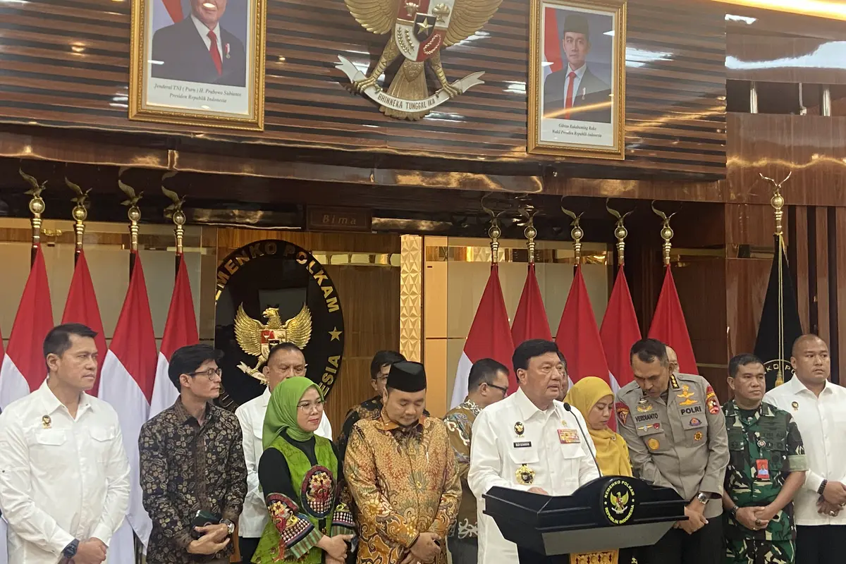 Menteri Koordinator Politik Keamanan (Menko Polkam) Budi Gunawan saat jumpa pers bersama KPU RI di Kantor Kemenko Polkam, Jakarta, Senin (25/11/2024).