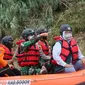 Bupati Bogor Ade Yasin saat meninjau pelaksanaan pengerukan dan bebersih Sungai Cileungsi, Minggu 14 Februari 2021. (istimewa)