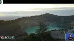 Gunung Kelimutu memiliki pemandangan yang indah serta 3 danau belerangnya yang unik.