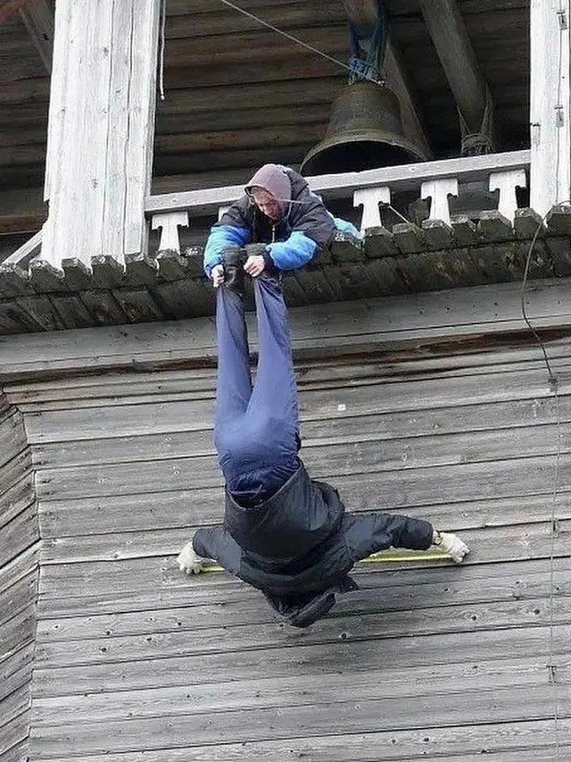 10 Aksi Nyeleneh Tukang Kerja Sama Waktu Kerja Ini Bikin Geleng Kepala