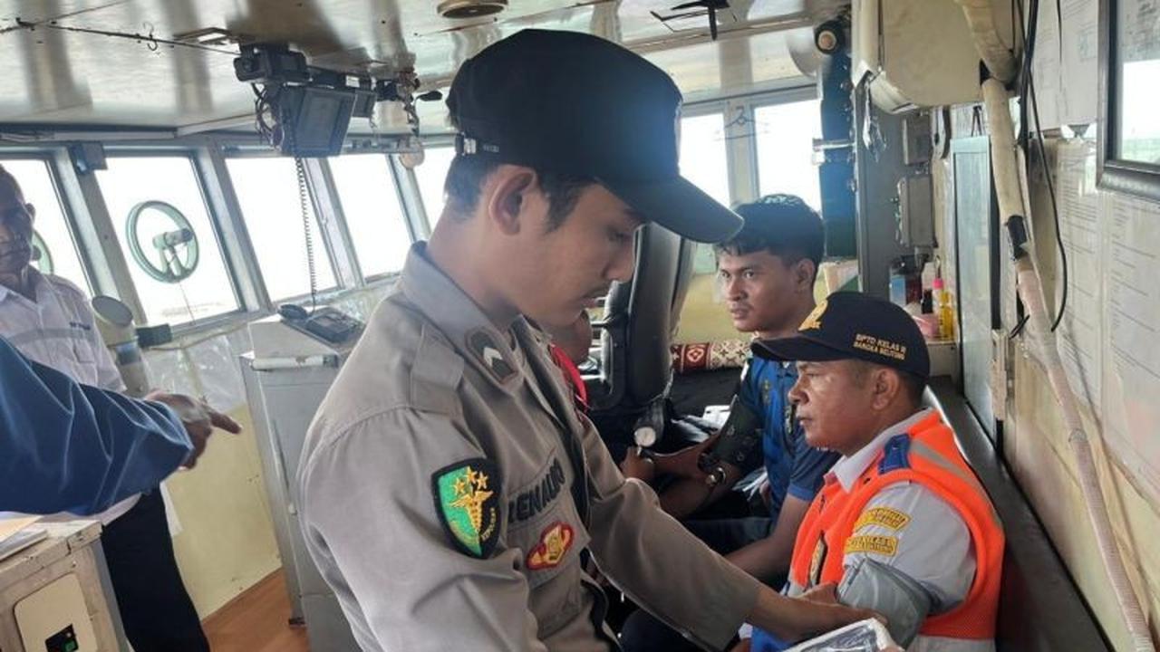 Pemeriksaan Kesehatan Kru Kapal di Pelabuhan Tanjungkalian Pastikan Keselamatan Arus Mudik