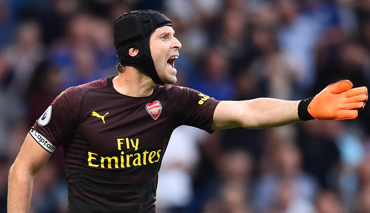 3. Petr Cech - Setelah 11 tahun berseragam Chelsea, Petr Cech memilih untuk berlabuh ke Arsenal pada 2015. Kiper asal Ceko ini memutuskan untuk pensiun bersama skuat The Gunners. (AFP/Glyn Kirk)
