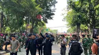 Update Demo Kwitang: Komandan Brimob Dilempari Botol, Massa Merangsek Masuk Gedung