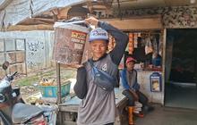 Kisah Rahmat Pemulung Muda Putus Sekolah Jualan Es di Gunungan Sampah Bantargebang buat Menyambung Hidup