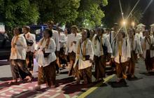 Raja Surakarta PB XIII Pimpin Kirab 1.000 Tumpeng Sambut Lailatul Qadar