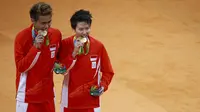 Ganda campuran Indonesia, Tontowi Ahmad / Liliyana Natsir, meraih emas Olimpiade 2016 usai menaklukkan pasangan Malaysia, Chan Peng Soon/Goh Liu Ying, di Rio de Janeiro, Brasil, Rabu (17/8/2016). (Reuters/Marcelo Del Pozo)
