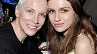Perahu Putri Annie Lennox Terbalik di Sungai, Sang Pacar Hilang