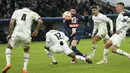 Pemain Paris Saint-Germain (PSG), Lionel Messi, melepaskan tendangan saat melawan Marseille pada laga Piala Prancis di Stadion Stade Velodrome, Rabu (8/2/2022). ini adalah kekalahan ketiga PSG pada tahun 2023. (AP Photo/Laurent Cipriani)