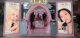 Pop-up ini hadir untuk merayakan peluncuran Dior Addict Glass Lipstick, inovasi terbaru dari Dior yang menawarkan kilau bibir ultra-shine dengan tampilan yang memadukan efek glossy dan sparkly dalam satu produk. [Dok/Fimela/Hilda Irach].