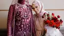 Usai 2 tahun menduda, jebolan Dangdut Academy 2 ini resmi menikah dengan Amira Karaman pada 10 September 2023 di Golden City Ballroom, Surabaya. [@reza_zakarya_daa/adelahaddad17]