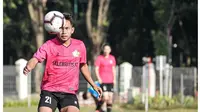 5 Potret Andik Vermansah Bermain Sepak Bola Bareng Selebritis FC, Jaga Kebugaran (sumber: Instagram.com/andikvermansah)