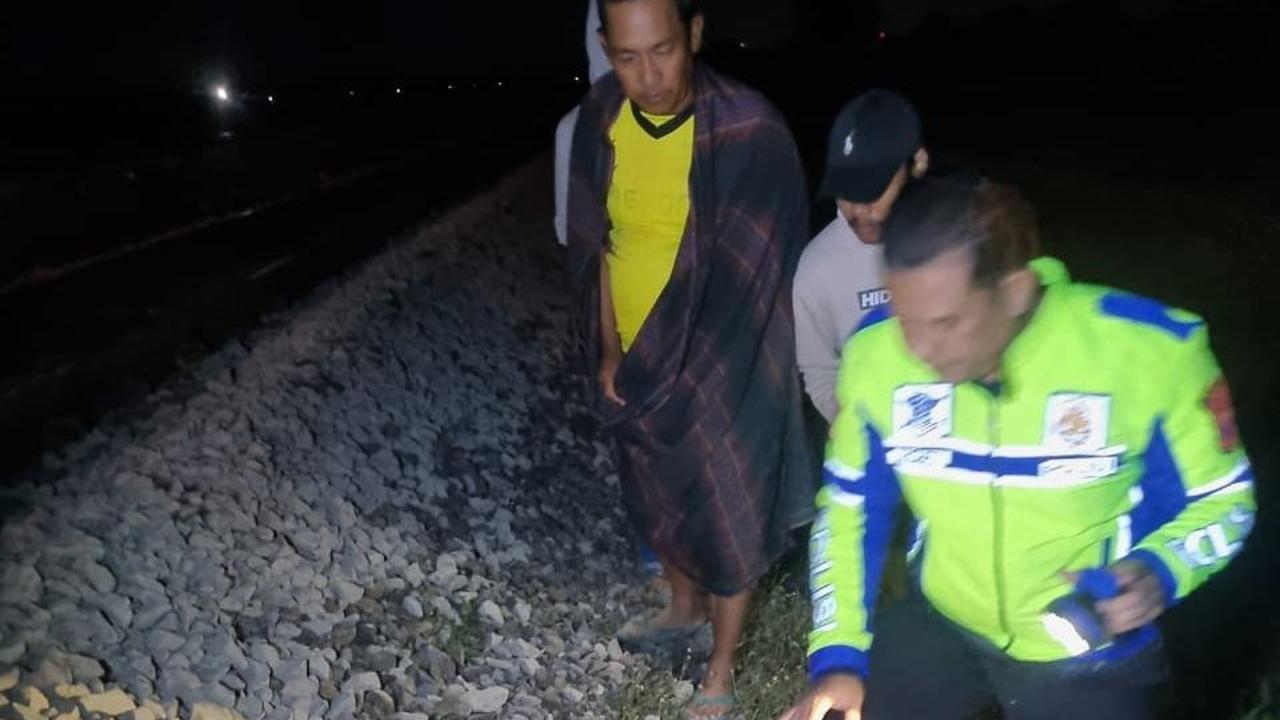 "Rombongan keluarga ini ada delapan orang. enam meninggal dunia dan dua orang lainnya menderita luka berat," tegasnya.