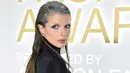 <p>Julia Fox menghadiri CFDA Fashion Awards di Cipriani South Street, New York, Amerika Serikat, 7 November 2022. Lewat gaun tersebut, Julia Fox memamerkan tato unik pada bagian belakang tubuhnya. (Photo by Evan Agostini/Invision/AP)</p>