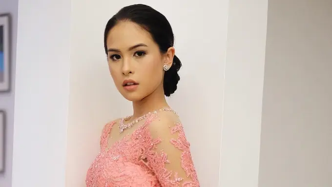 FOTO: Pesona Maudy Ayunda saat Pakai Kebaya, Tampil Menawan