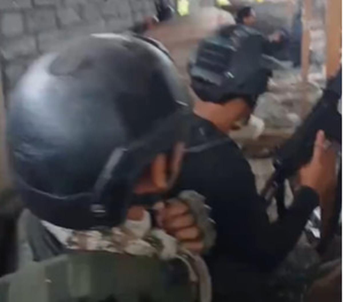 Mentalitas prajurit TNI layak diacungi jempol. Selain memiliki fisik yang kuat, mereka juga memiliki keberanian yang tinggi di segala medan.