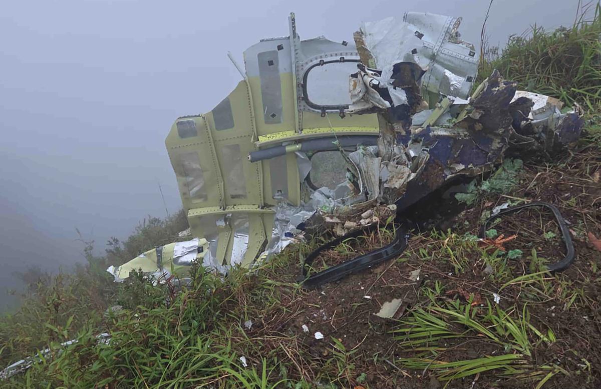 FOTO: Serpihan Besar Pesawat ATR 42-500 Ditemukan di Gunung Bulusaraung