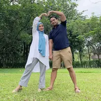 Mall atau pusat perbelanjaan adalah tempat favorit untuk dikunjungi saat waktu luang. Namun di tengah pandemi ini, tak sembarangan bisa mengunjungi tempat tersebut. Keluarga Beby Romeo dan Meisya Siregar berbagi cerita tentang kunjungannya ke mall. (Instagram/meisya_siregar)