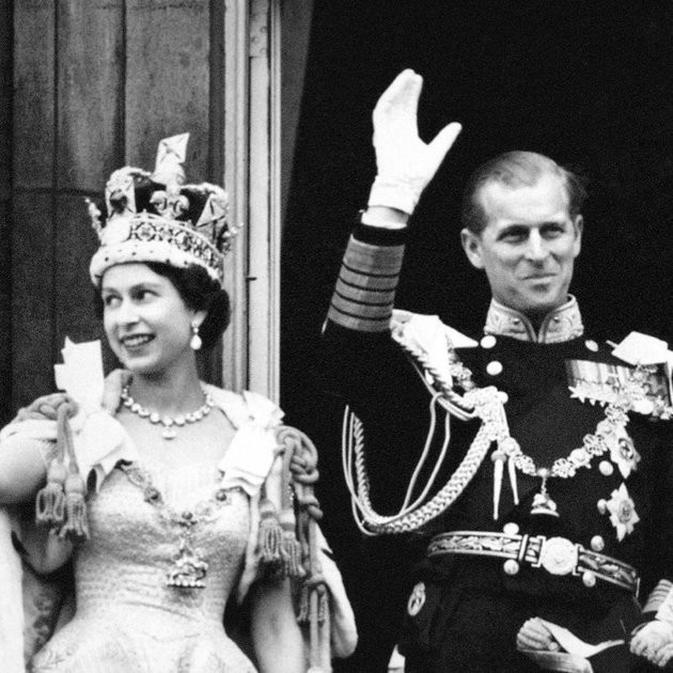 6 Potret Kenangan Pangeran Philip dan Ratu Elizabeth II Saat Muda, Gagah dan Berwibawa (sumber: Instagram/theroyalfamily)