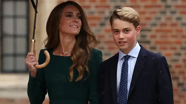 Gaya Effortless Kate Middleton Antar Pangeran George Hari Pertama Sekolah