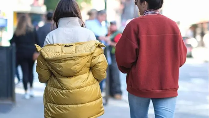 Debut Everlane rilis koleksi dari plastik dan botol bekas