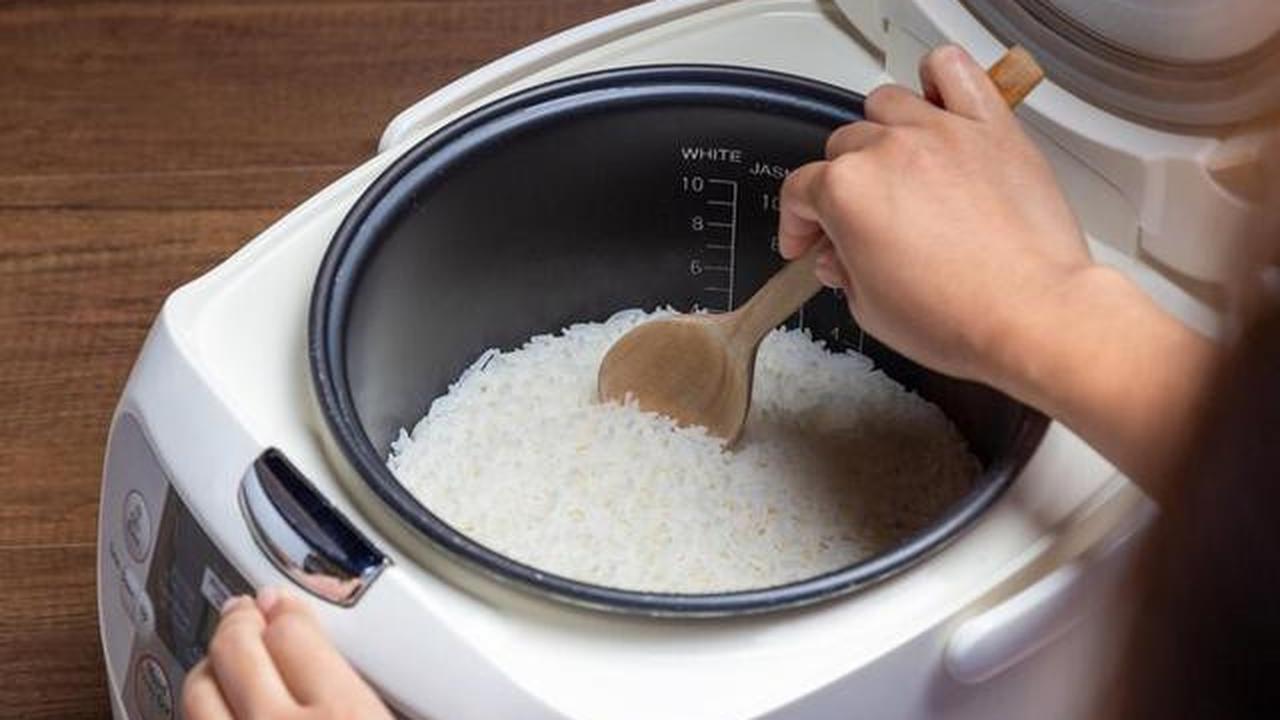 Bagaimana Cara Mengatasi Nasi Kurang Air di Rice Cooker? Ikuti langkah-langkahnya