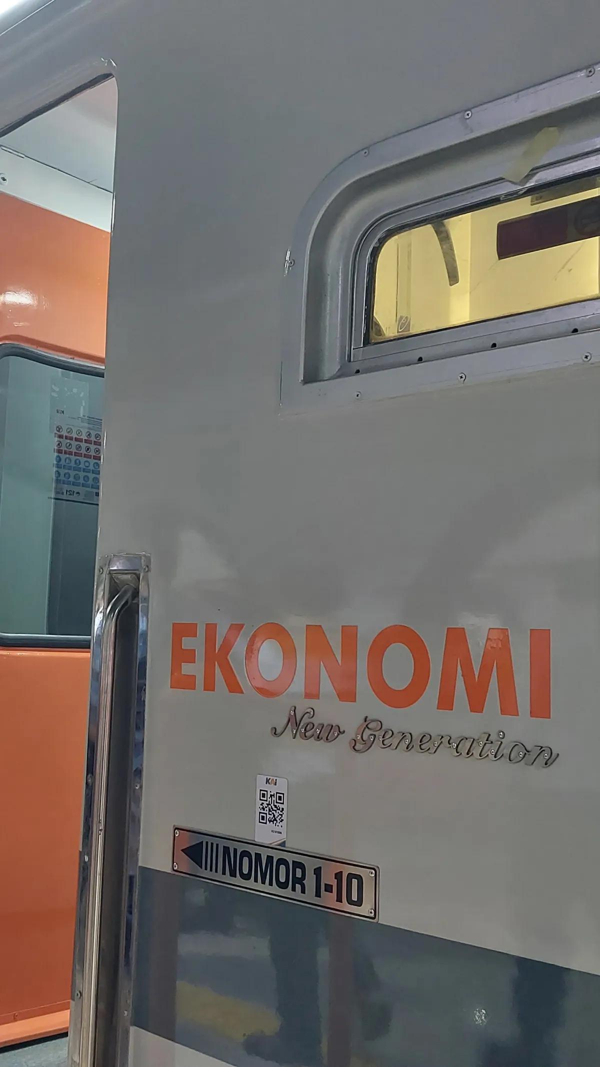 2. Kereta Api Serayu