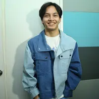 Jefri Nichol Part2 - Preskon film Seperti Hujan yang Jatuh ke Bumi - Senayan City, (13/3/2020). (Adrian Putra/Fimela.com)