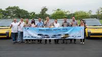 Seremoni serah terima unit Wuling Air ev kepada Jusuf Hamka di pabrik Wuling Motors di Cikarang (Istimewa)