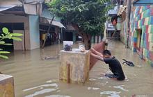 Banjir Bidara Cina Jaktim Capai 1,7 Meter, Ratusan Keluarga Terdampak