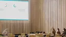 Presiden Jokowi saat meninjau persiapan Konferensi Tingkat Tinggi Luar Biasa Organisasi Kerja Sama Islam (KTT Luar Biasa OKI) di Jakarta Convention Center (JCC), Jakarta, (4/3). KTT OKI akan berlangsung selama dua hari. (Liputan6.com/Faizal Fanani)