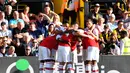 Para pemain Arsenal merayakan gol yang dicetak Pierre-Emerick Aubameyang ke gawang Watford pada laga Premier League 2019/20 di Stadion Vicarage Road, Watford, Minggu (15/9). Kedua klub bermain imbang 2-2. (AFP/Ben Stansall)
